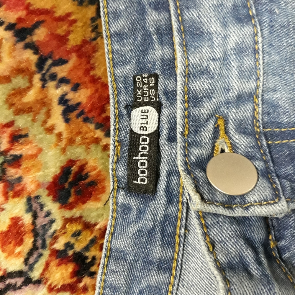 Daisy Ripped Exposed Pocket Shorts - Picture 5 of 6